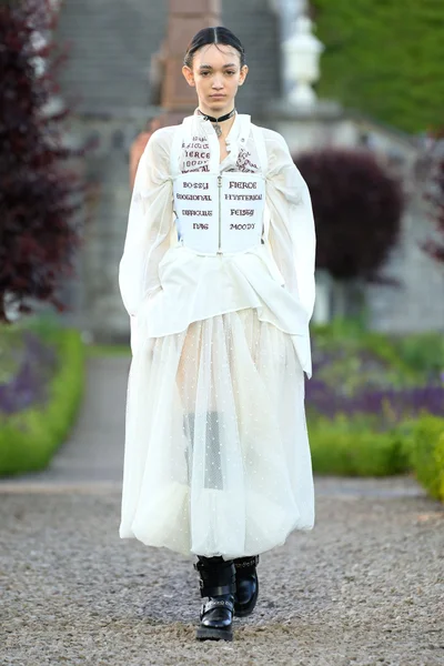 Look 19